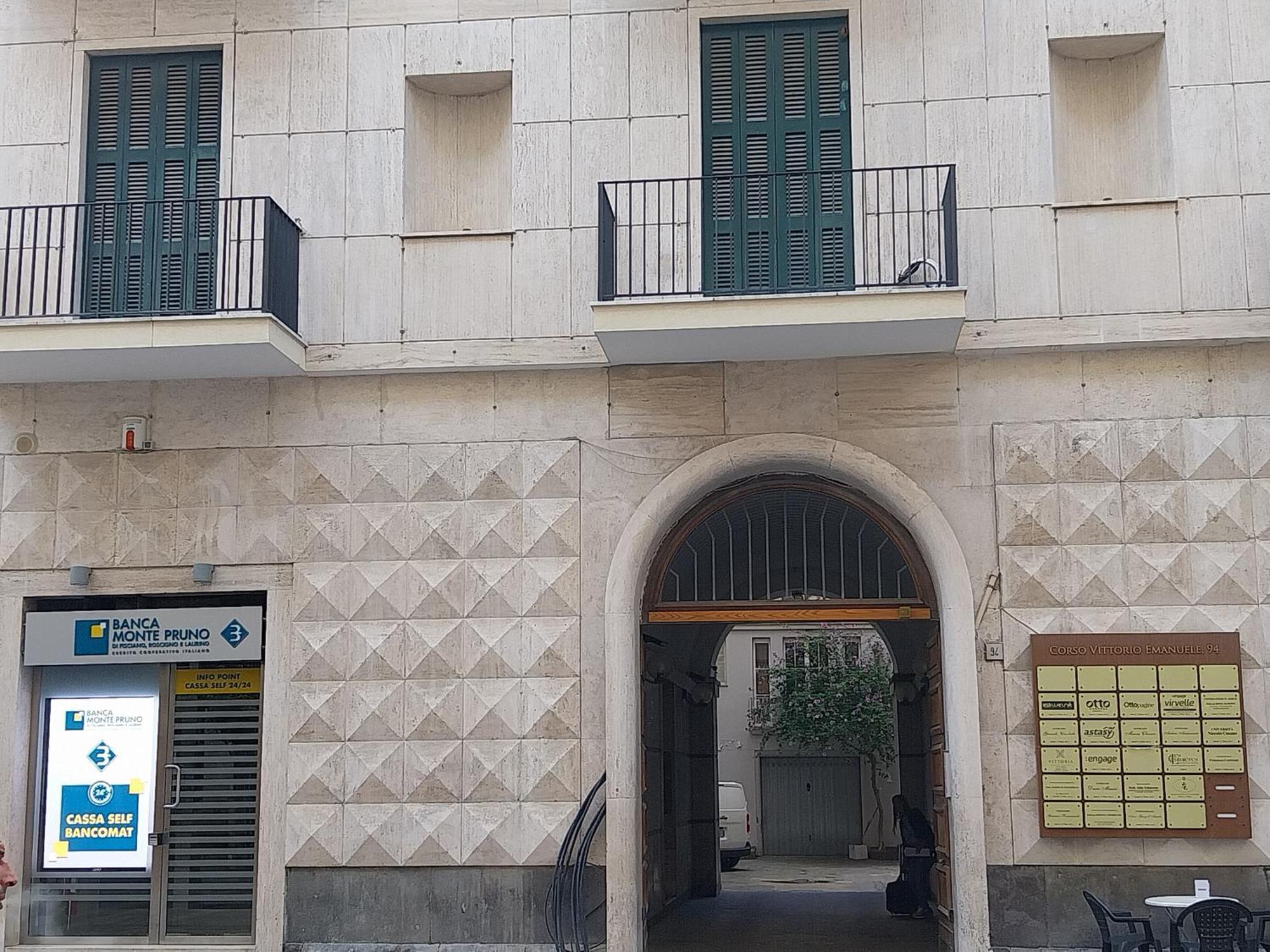 Casa Vacanza La Maison De Losyram Art Σαλέρνο Εξωτερικό φωτογραφία