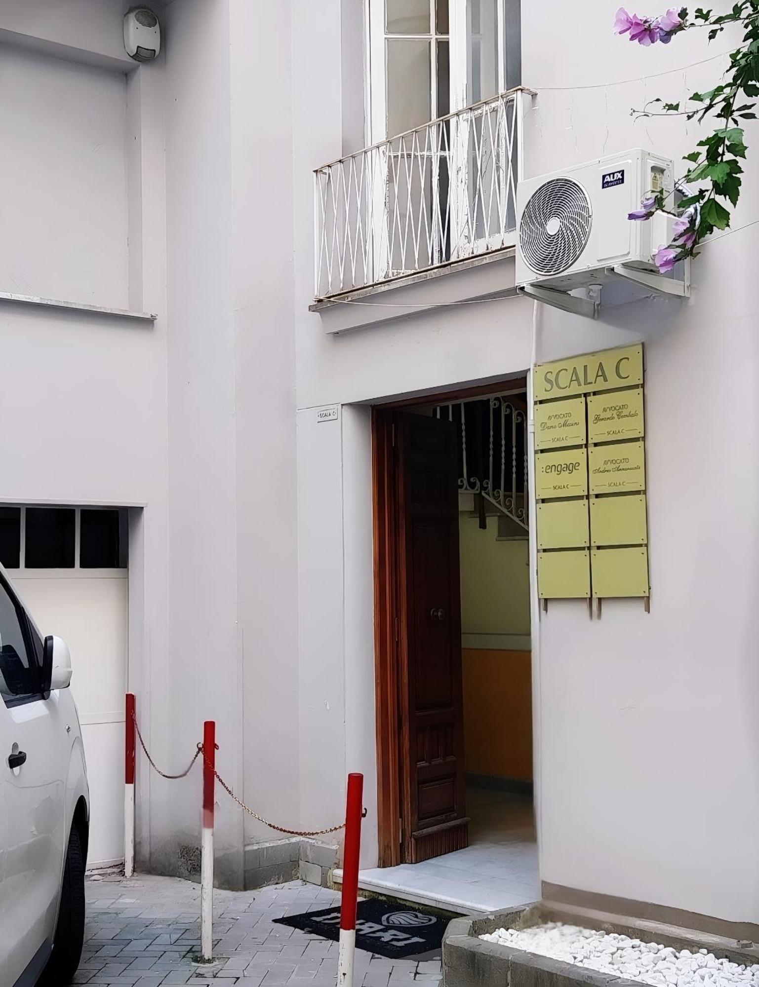 Casa Vacanza La Maison De Losyram Art Σαλέρνο Εξωτερικό φωτογραφία